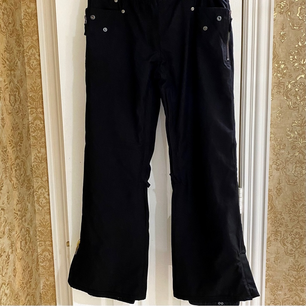 Like new snowboard insulated ski pants.  Small Small.